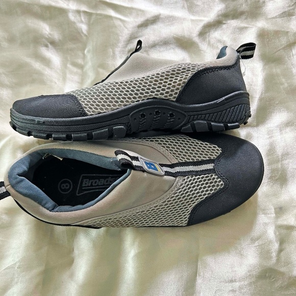SNEAKERS/WATER SHOES, BROADSTONE, BLUE AND GREY. Sz 8, NEW NEVER WORN - Picture 3 of 6